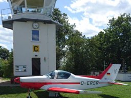  &quot;Graupner in Groß&quot; oder Flugzeugbau im Maßstab 1:1